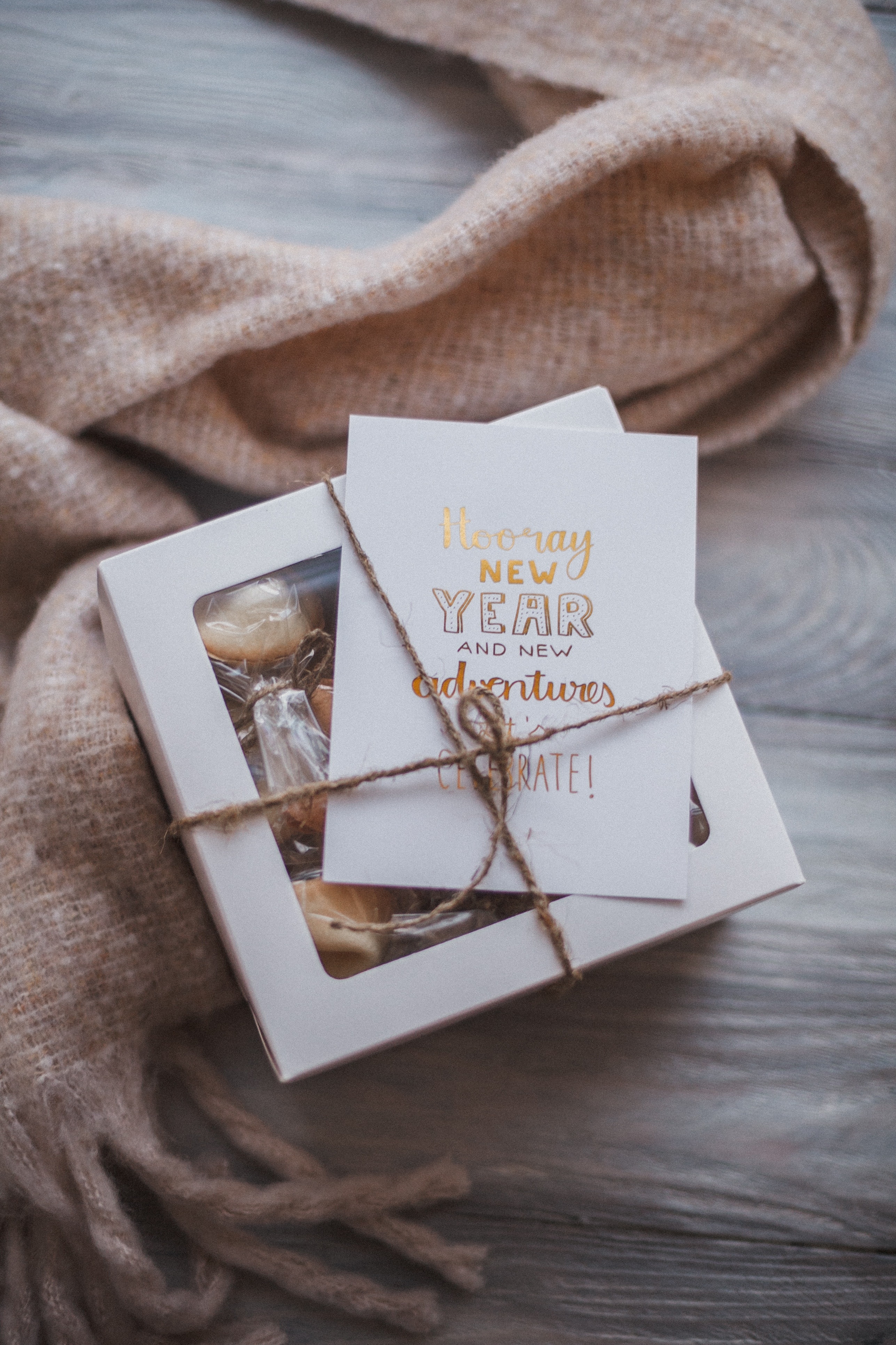 Photo of a gift with a white greeting card