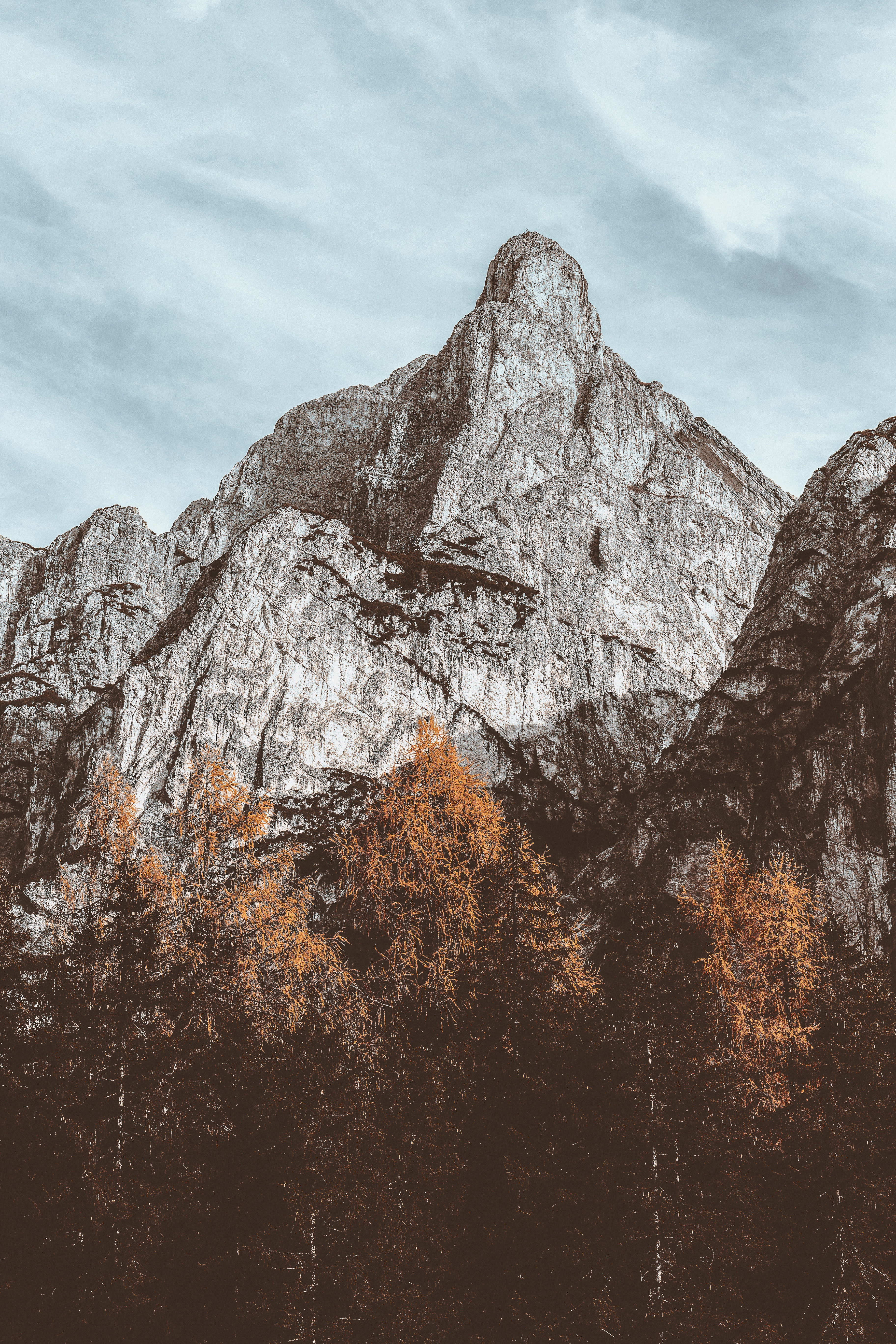 Photo of a gray mountain | Pixeor – Large Collection of Inspirational