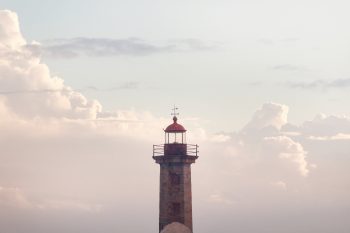 Selective focus photography of a lighthouse